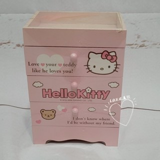 😍😍😍全新 三麗鷗SANRIO ♨️♨️HELLO KITTY ♨️三層木製桌上收納盒 L.O.V.E.美妝