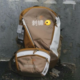 有🐤戶外旅行防潑水雙肩包 Manti26L多功能登山包 彩色漸變 刺繡 多夾層休閒旅行後揹包 男女款卡其色