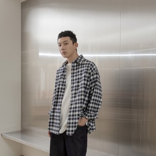 QUEENSHOP S 長袖 男裝 經典格紋排釦寬版襯衫 M/L/XL 現+預 【01025526】