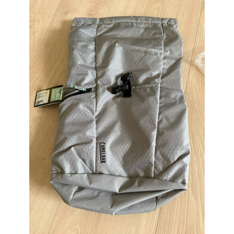 美國🇺🇸CAMELBAK Pivot 20 輕量捲口式日用背包 星辰灰 攻頂包/登山健行