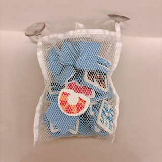 [二手]Food超人浴室貼貼樂 (沒下過水）英文字母 26個英文字母洗澡玩具 快樂學英文 英語學習 學ABC風車出版