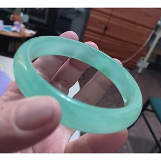 aA貨真玉冰種翡翠色天然淺綠玉手鐲內勁62mm