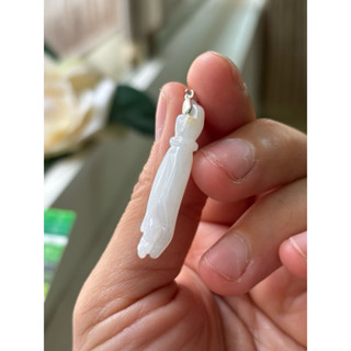 玉到愛，牛奶白翡掌上明珠1，項鍊，種水純凈，有陸證，佛手，小巧精緻厚莊，附純銀扣頭，可直接佩戴，保證緬甸玉A貨翡翠～