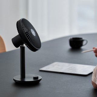 LUMENA STAND4 USB 桌上型擺頭隨行風扇】 炭黑 輕巧隨行