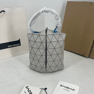 二手僅拆封未使用三宅一生新款手提包baobao女款日常出行獨特設計 風箏鼓動手提包拉鍊款適合出遊拍照冰灰色BBXFP