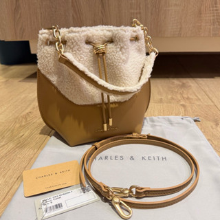 《二手包.正品》 🇸🇬CHARLES & KEITH(小CK) 毛毛拼接水桶包🤎