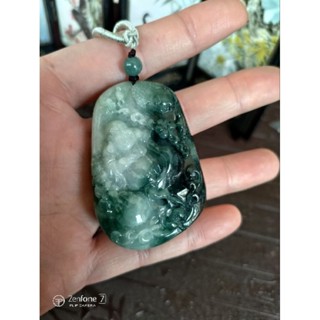 彌勒佛。隨型翡翠，花草雕刻