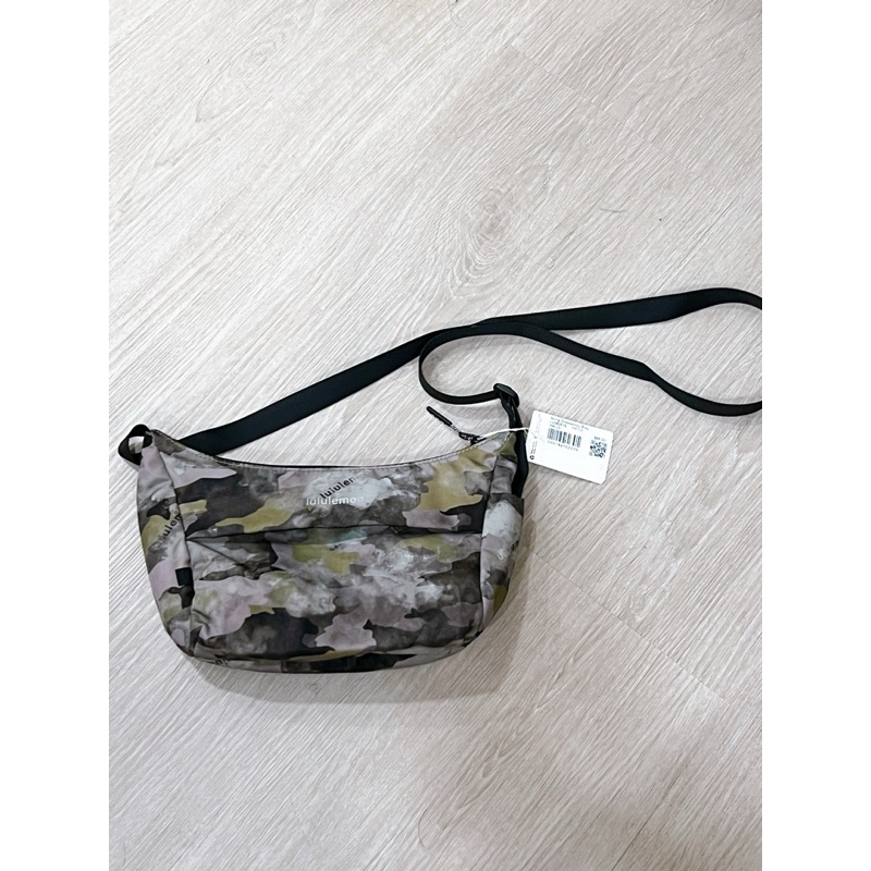 lululemon sling 2L 紫調迷彩斜背小包 全新