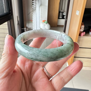 🧚‍♀️旺小妞🧚‍♀️天然A貨翡翠油綠飄花平安鐲 ⛔️有皮扣 玉鐲 手鐲(無證書)→圈口:58.4