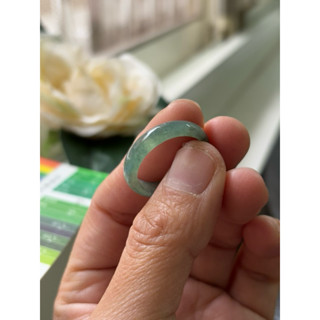 內徑20，國際戒圍18，H837，玉到愛，冰藍綠放光翡翠戒指（戒圈），附陸證，顏色超美，有紋有色根，保證緬甸玉A貨翡翠