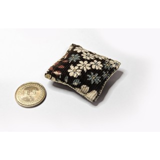 【袖珍屋】迷你手工縫製抱枕模型（咖啡色）