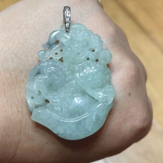 玉貴人…天然冰糯種麒麟叼寶翡翠玉墜項鍊，特價.