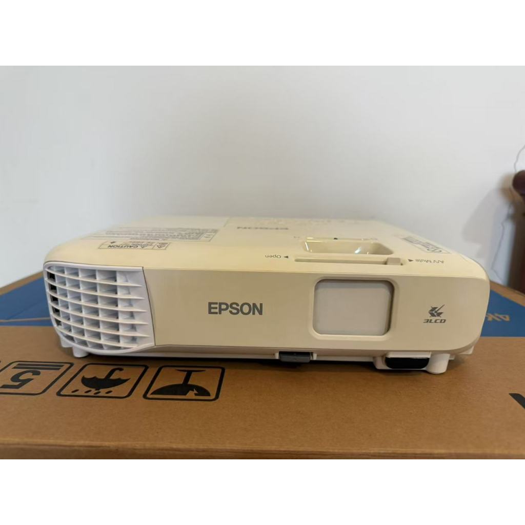 EPSON  EB-S05 投影機 二手