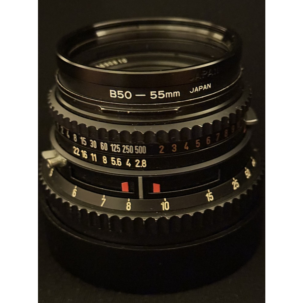 品項漂亮，哈蘇 HASSELBLAD Carl Zeiss C 80mm f2.8 Planar T*，含原廠遮光罩