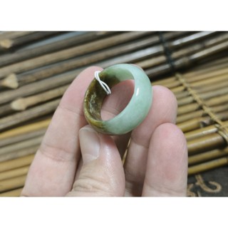 【禾賢行】天然翡翠.淺綠帶黃翡翡翠寬版圓戒/國際圍18號.戒指.SW12504030587