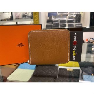 東區正精品㊣HERMES SILK IN Epsom 全新愛馬仕金棕色焦糖色全皮內粉色紫色小狗法鬥絲巾短夾 W刻 RZ5