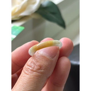 內徑20.8，國際戒圍19.5，H749，玉到愛，招財黃翡加白翡翠戒指（戒圈），附陸證，無紋有礦缺，保證緬甸玉A貨翡翠