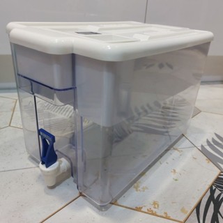 二手 BRITA 桌上型濾水箱 8.2公升 (附一個已使用一週的濾芯) 計時器已經沒電