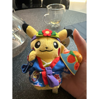 現貨 日本寶可夢中心 Pokémon Center 沖繩店 限定 琉舞 哎薩 皮卡丘 交換禮物 娃娃 玩偶
