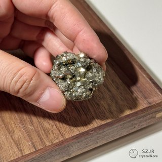 秘魯黃鐵礦 一圖一物 黃鐵礦 聚財 生財 旺財 愚人金 黃鐵礦礦標 【石至晶日】