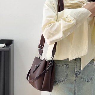 💛【LH優選/店鋪推新】百搭時尚包包女斜挎包新款氣質百搭手提水桶包復古單肩包手提包通勤包防水側揹包女包大容量托特包手提包