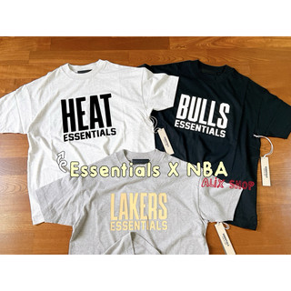 免運 25 FOG Essentials 聯名NBA 湖人、熱火 公牛 街頭男、女 可穿、 運動 休閒 短袖T恤。