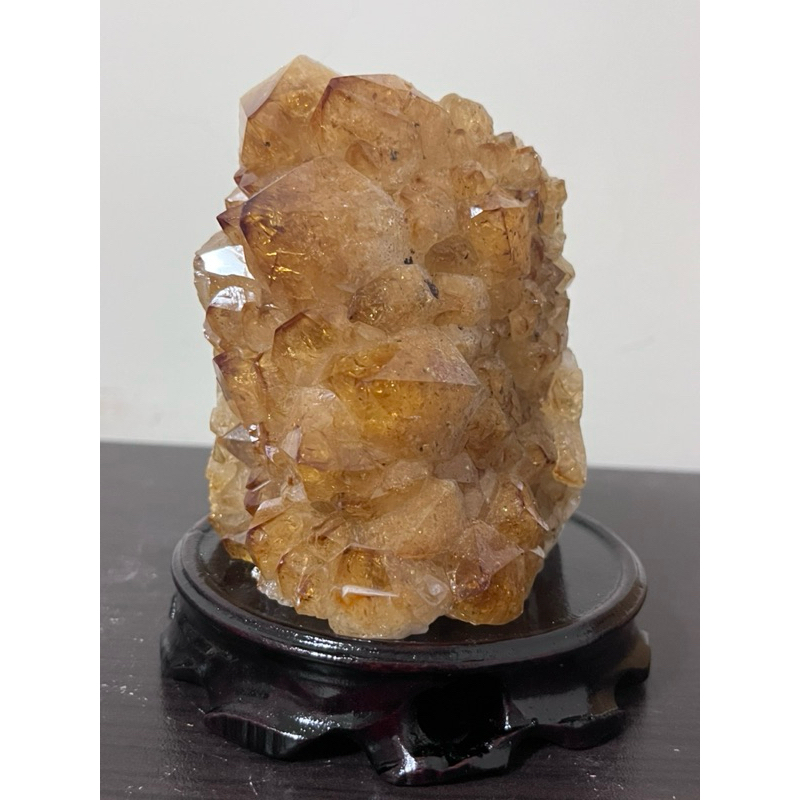 💯實物拍攝 黃水晶鎮980.2g（焦糖黃大牙晶體冰透帶黑碧璽幾乎全拋可透光含座）天然黃晶鎮風水擺件消磁净化招財原礦