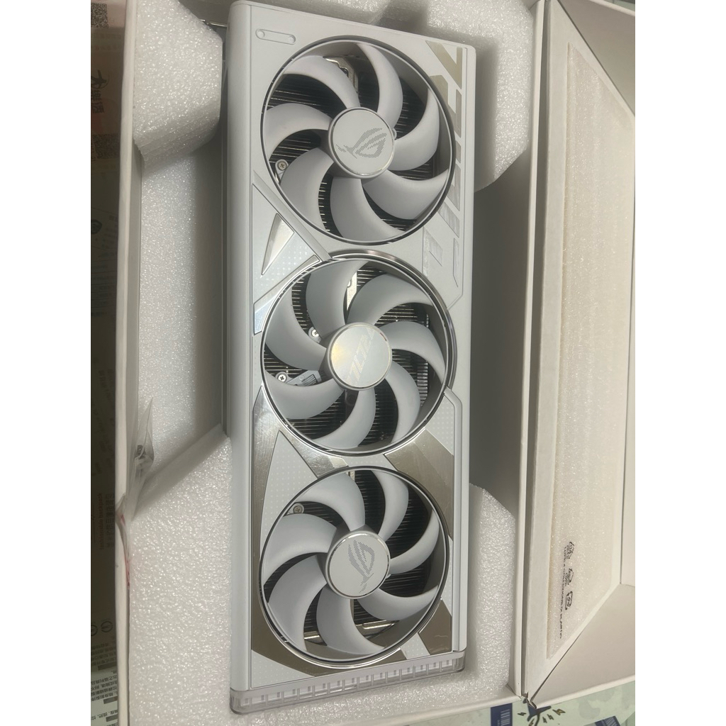 華碩白色ASUS ROG RTX4090  WHITE OC 散熱器模組無pcb