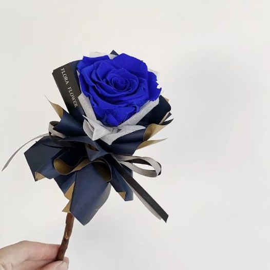 Floraflower 深藍色系單支玫瑰永生花花束〖精美禮物〗畢業 玫瑰花 永生花玫瑰 漸層玫瑰 生日 情人節 母親節