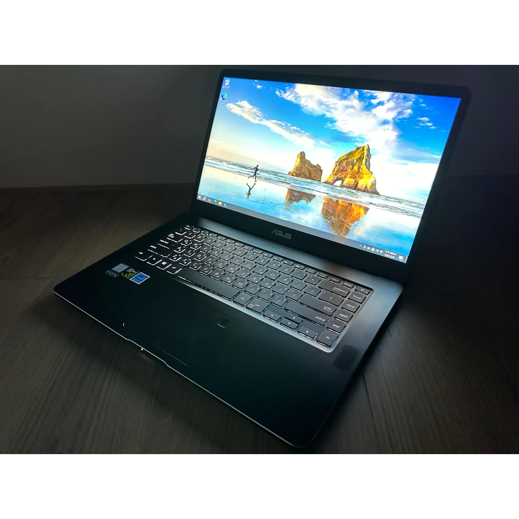 ASUS華碩電競創作者筆電I7 7700HQ,GTX1050-4G,8G Ram,512G SSD