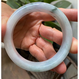 天然翡翠A貨糯冰種圈口56.5飄綠花手鐲
