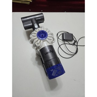 二手dyson v6 戴森吸塵器。吸力強。大牌子。附線。功能正常。電池剛換