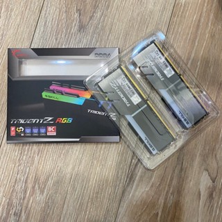 芝奇G.SKILL幻光戟 32GBx2 雙通道 DDR4-3200 CL16 F4-3200C16D-64GTZR
