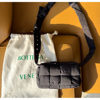 Bottega Veneta mini Padded Tech Cassette Black 迷你中性斜背/腰包