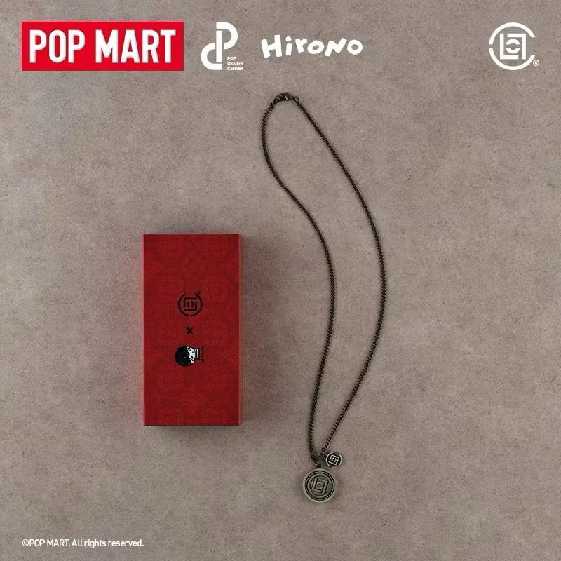 「現貨」POPMART泡泡瑪特 小野HIRONO x CLOT 禮盒款 項鍊 掛畫