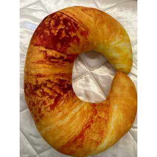 超模擬🥐牛角頸枕 支撐你的肩頸和你的胃 脖枕 飛機枕 仿食物 生日禮物休息枕 車枕