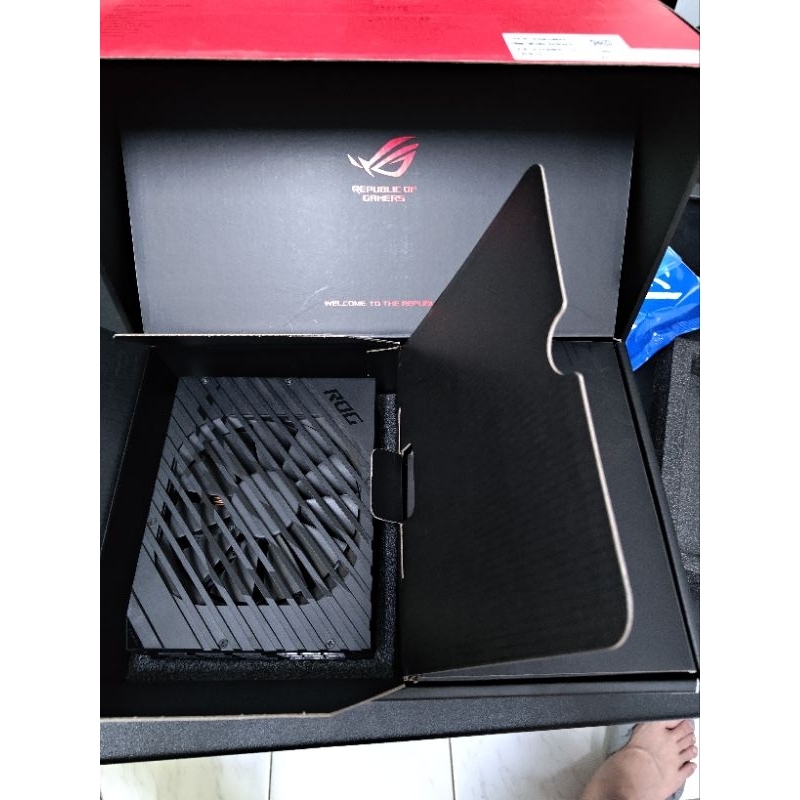 ROG THOR 1200W PLATINUM