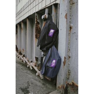 The north face 紫標網洞 肩揹包 黑紫色