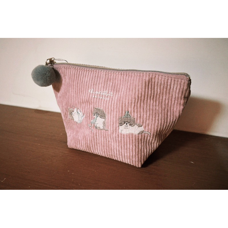 【現貨開發票】隔天出貨 Omochi扁臉貓 絨布 刺繡 化妝包