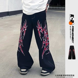 【K-2】MCCNN 火焰刺繡 美式硬派 烈焰 闊腿褲 牛仔寬褲 寬褲 牛仔長褲 丹寧 長褲 牛仔褲 K2【J3070】