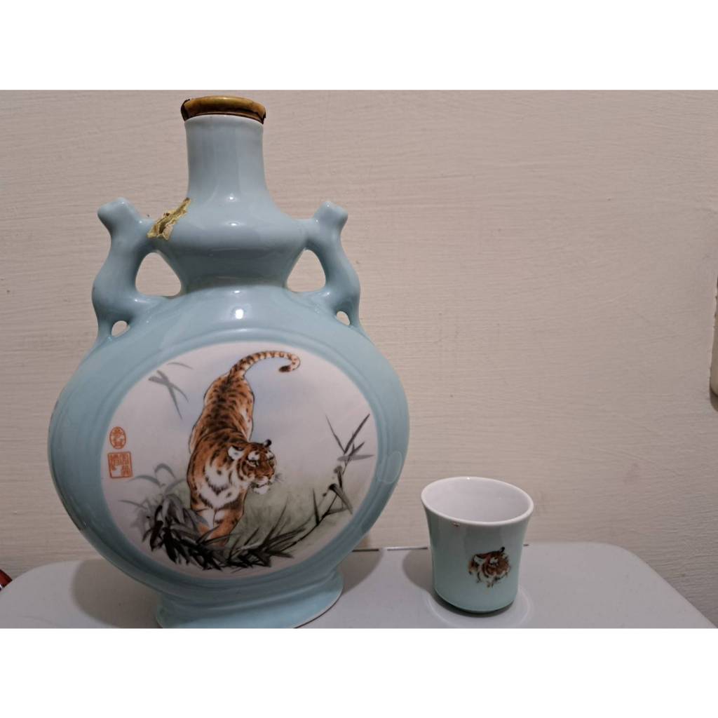 二手空瓶收藏用（蔘茸虎骨酒 (空酒瓶）賣空瓶  虎