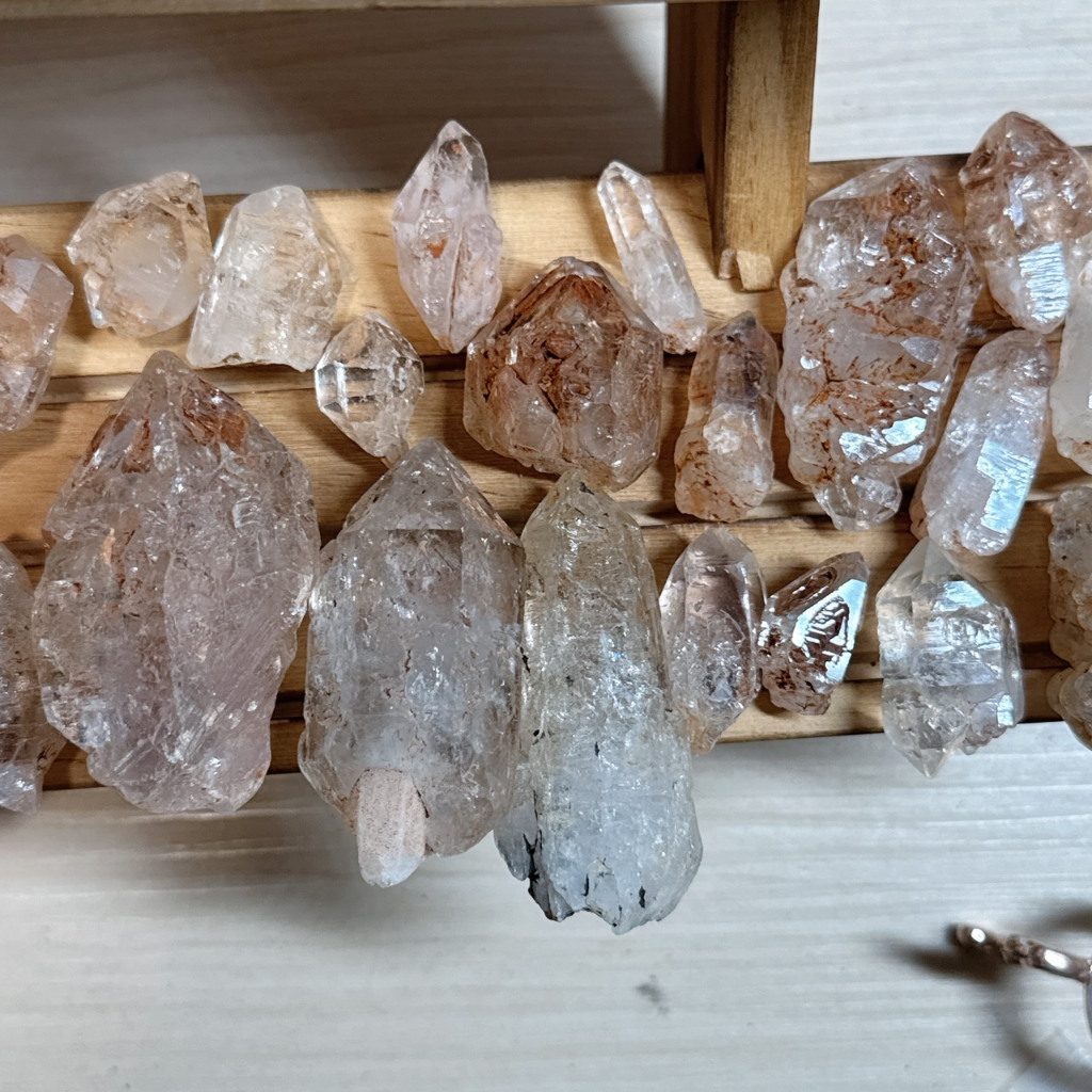 ｜層晶｜紅泥骸骨 水晶 天然水晶 黃泥骸骨 原礦 白水晶 收藏