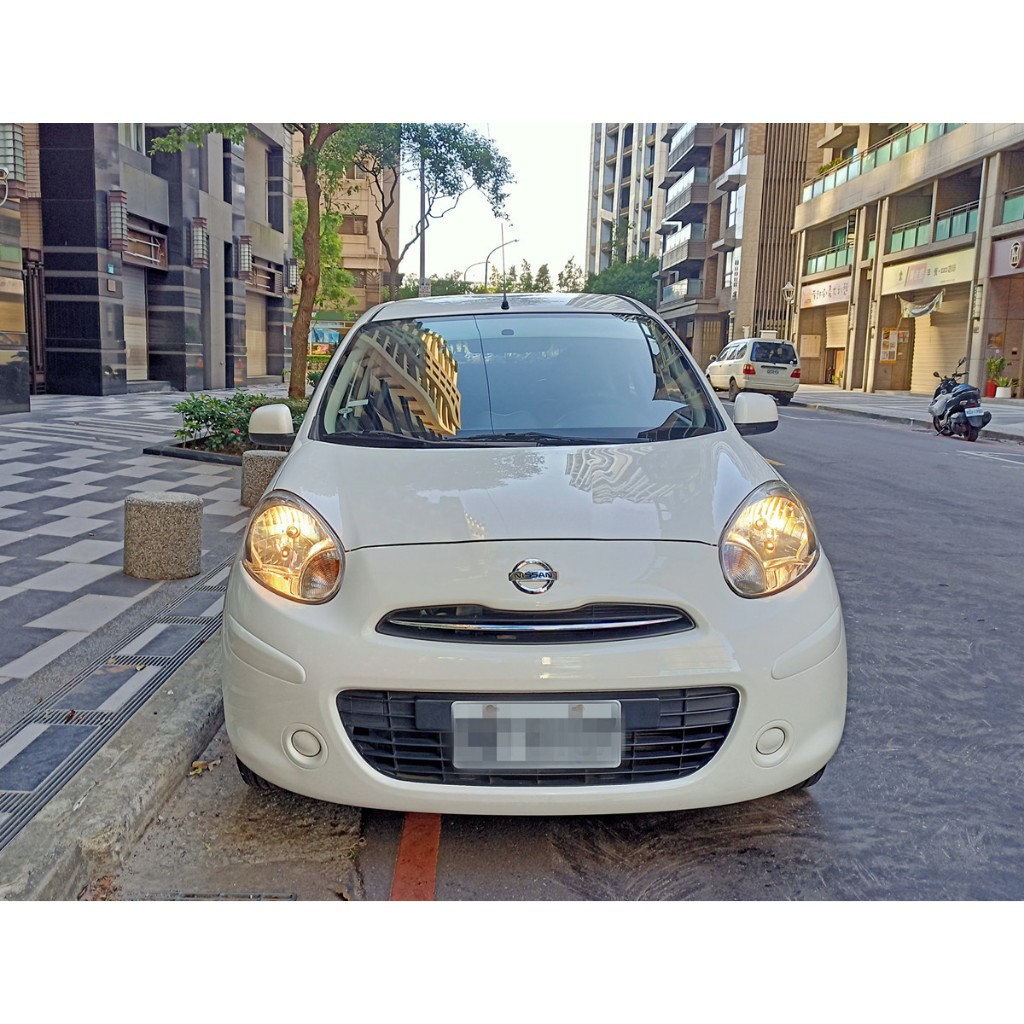 2015 NISSAN MARCH 省油小車 好開好顧好保養 ~ 中古車二手車國產車進口車休旅車掀背車認證車吉普車