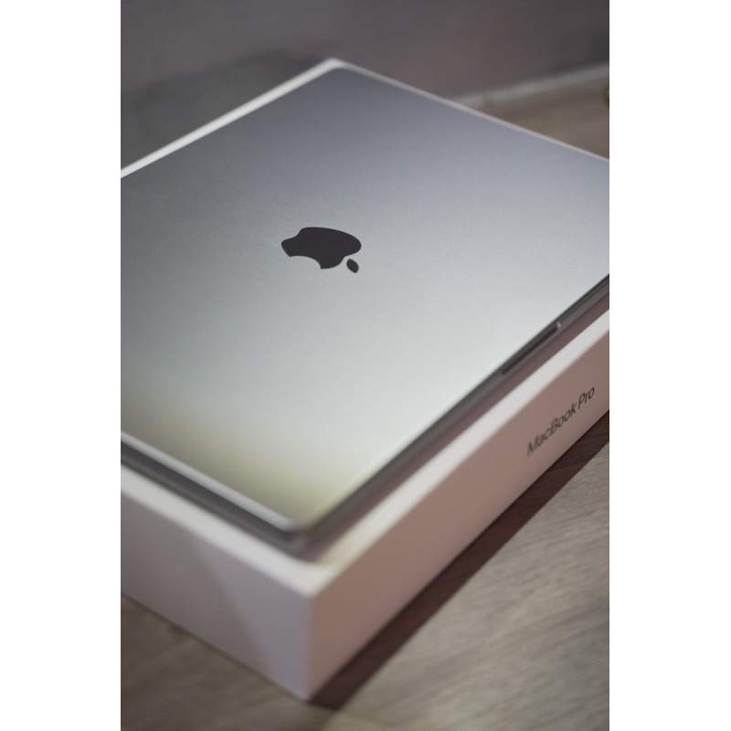 『台中二手』2021 MacBook Pro M1 Max 頂規 64G 1TB SSD 16寸 太空灰色 剪輯猛獸