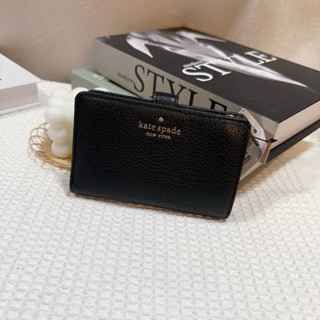 🇺🇸臺灣現貨🇹🇼Kate Spade,KS 經典釦式中夾 經典熱賣款 荔枝紋皮革敲耐用😍 ✅卡夾零錢鈔票都能裝