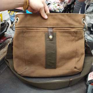 *PORTER咖啡墨綠雙色帆布斜揹包-長30*寬30CM $1100