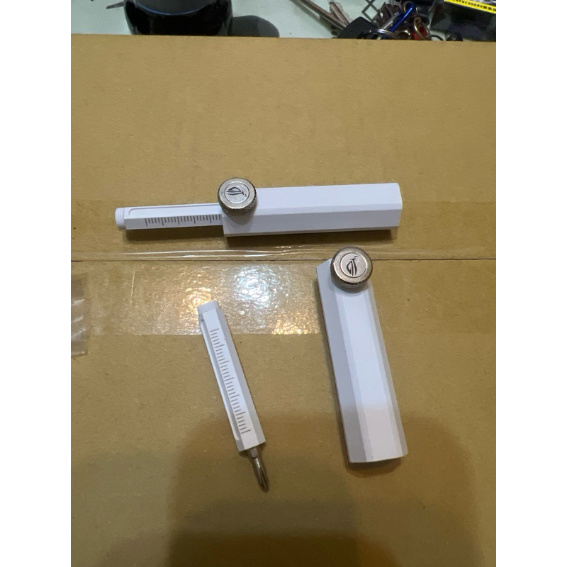 華碩 ASUS ROG   white 4090白顯示卡支撐架可伸縮 兩用螺絲起子 底部磁吸