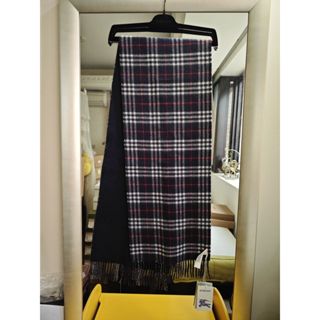 BURBERRY全新真品蘇格蘭製100%喀什米爾羊絨深藍色格紋/素面雙面圍巾--3.9折出清(不議價商品)