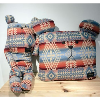 絕版出售宇宙人Craftholic Pendleton 聯名款 熊中抱枕