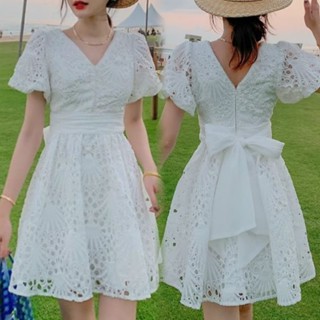 V領蕾絲鏤空泡泡袖短款收腰綁帶洋裝婚禮訂婚結婚登記白色小禮服派對舞會節目表演A字裙活動招待慶生會短款短裙晚會謝師宴連衣裙